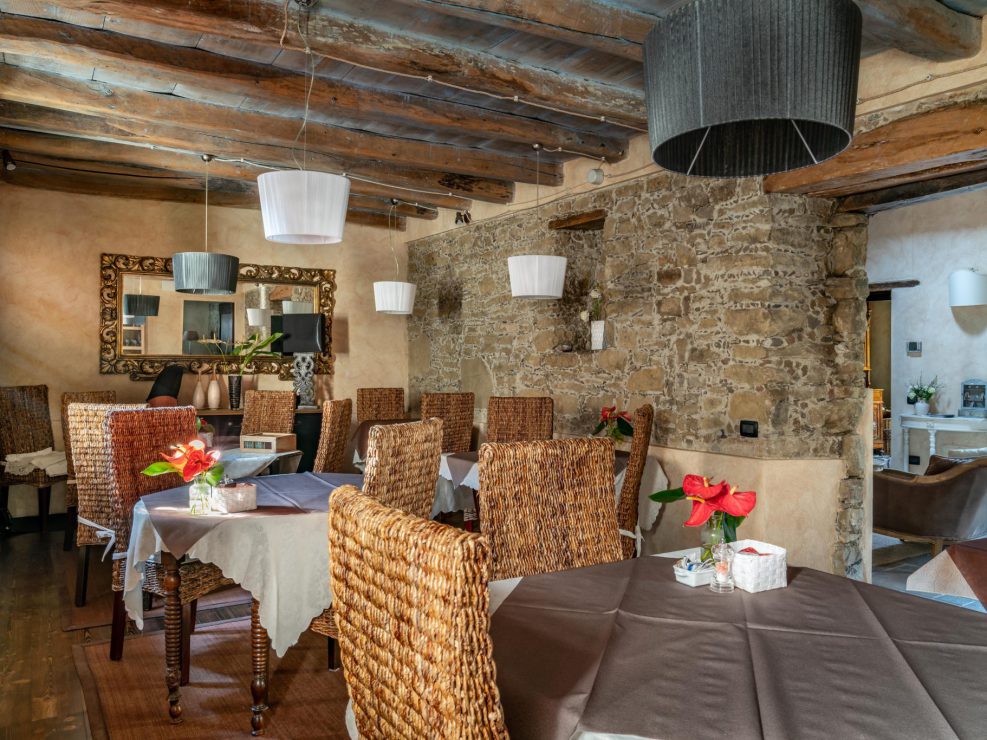 The breakfast room. The fresh early morning food will tingle your mouth for hours. It's so perfect!