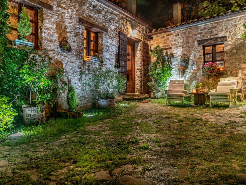 Absolute serenity in this fairy tale like garden!