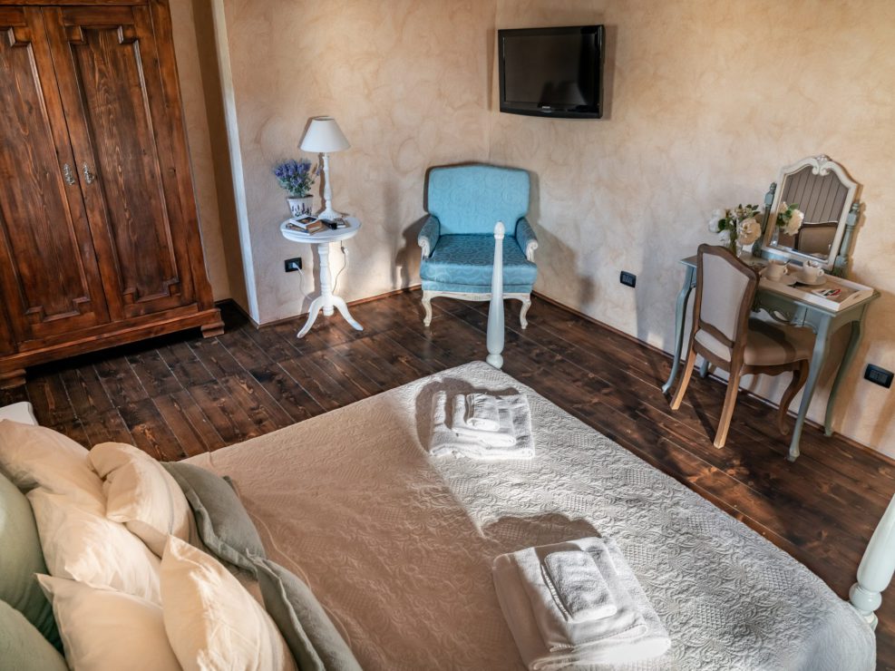 I call this the 'Lover's Room'. It's so gorgeous and spacious!